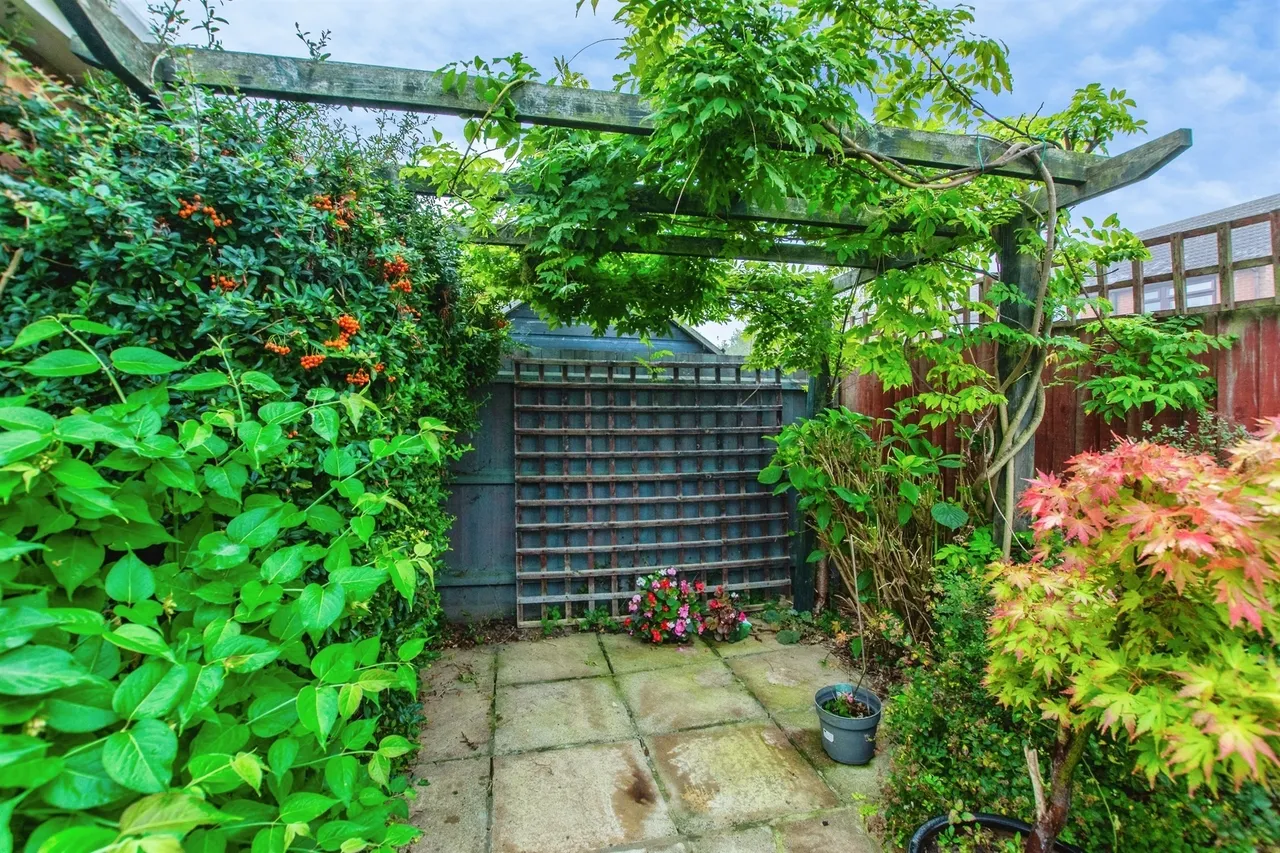 Sandringham Court, Holbeach, PE12, photo 16