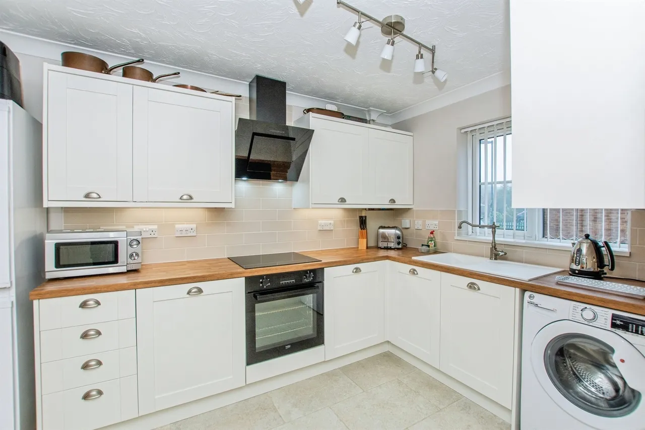 Sandringham Court, Holbeach, PE12, photo 4