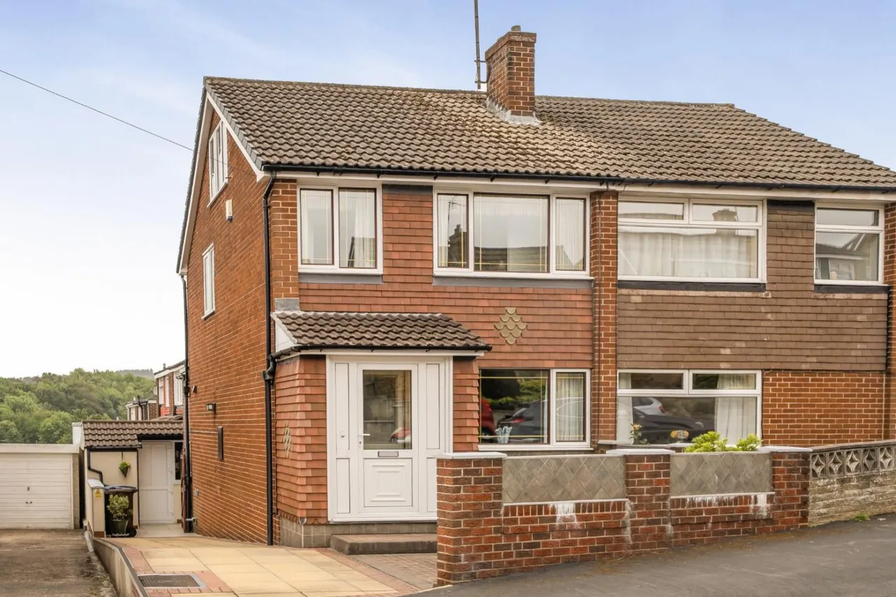 2 bed house for sale — Charlton Drive, High Green, Sheffield