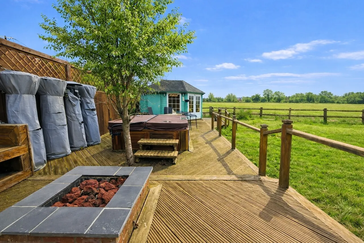 Chapel Lane, Long Marston, TRING, photo 12