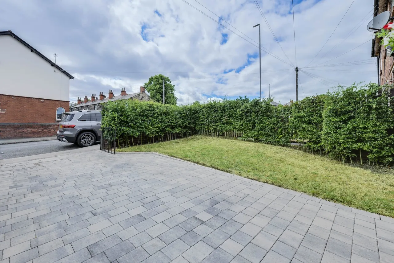 Broadgate Lane, Horsforth, LS18, photo 15
