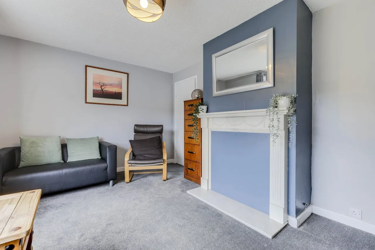 Broadgate Lane, Horsforth, LS18, photo 3
