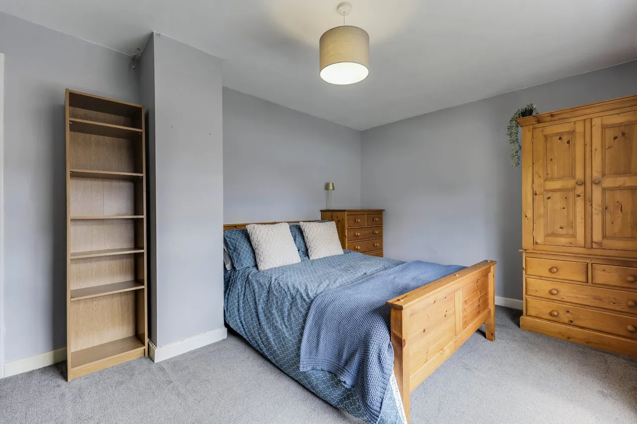 Broadgate Lane, Horsforth, LS18, photo 9