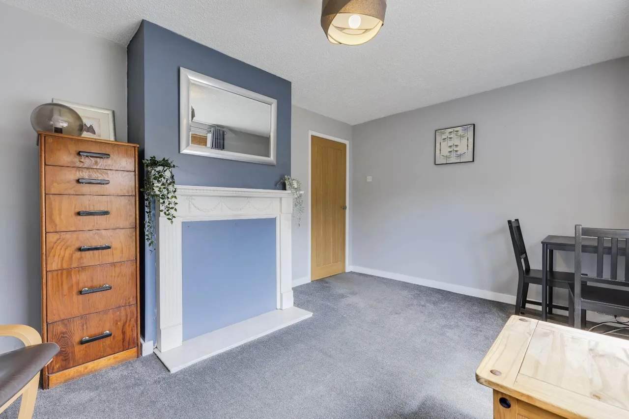 Broadgate Lane, Horsforth, LS18, photo 4