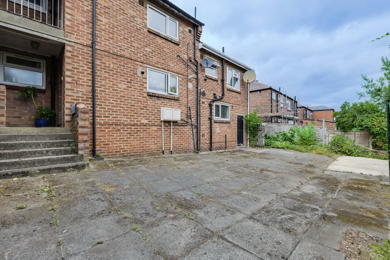Broadgate Lane, Horsforth, LS18, photo 17