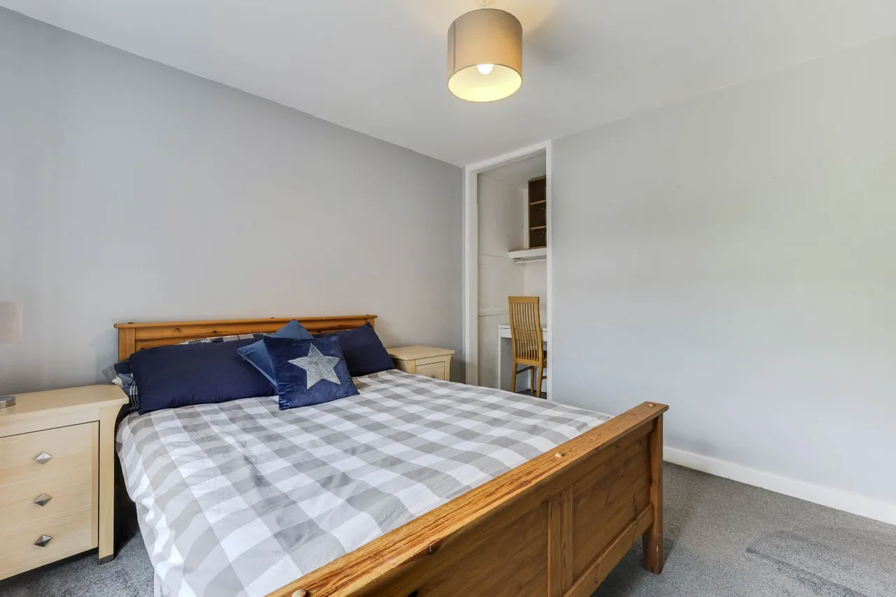 Broadgate Lane, Horsforth, LS18, photo 12