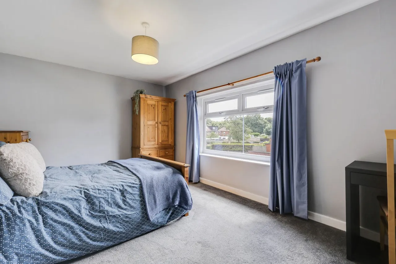 Broadgate Lane, Horsforth, LS18, photo 8