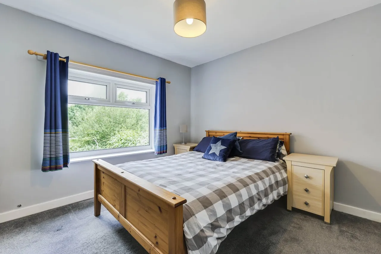 Broadgate Lane, Horsforth, LS18, photo 10