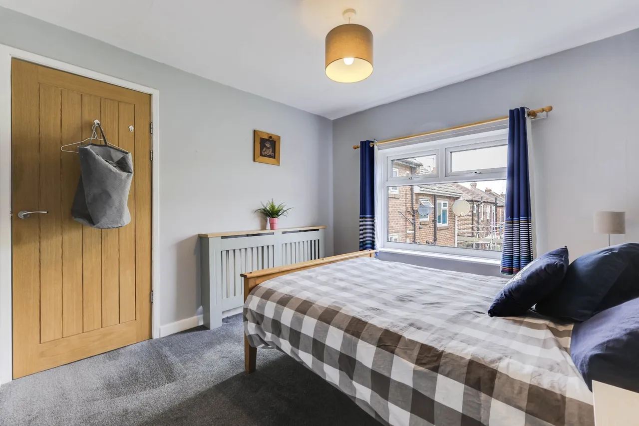 Broadgate Lane, Horsforth, LS18, photo 11