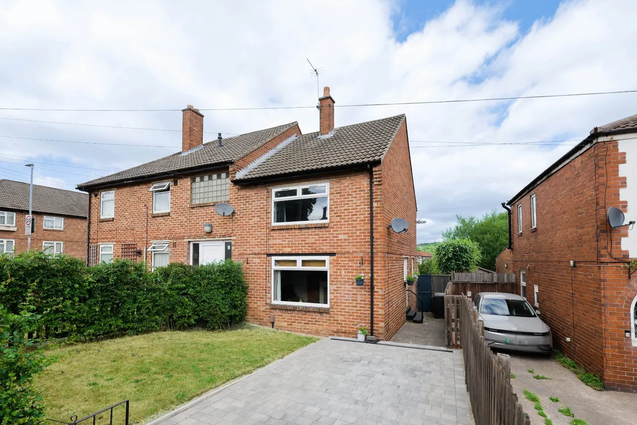 2 bed house for sale, Broadgate Lane, Horsforth, LS18