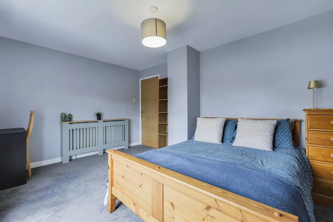 Broadgate Lane, Horsforth, LS18, photo 7