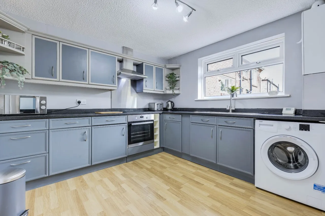 Broadgate Lane, Horsforth, LS18, photo 5
