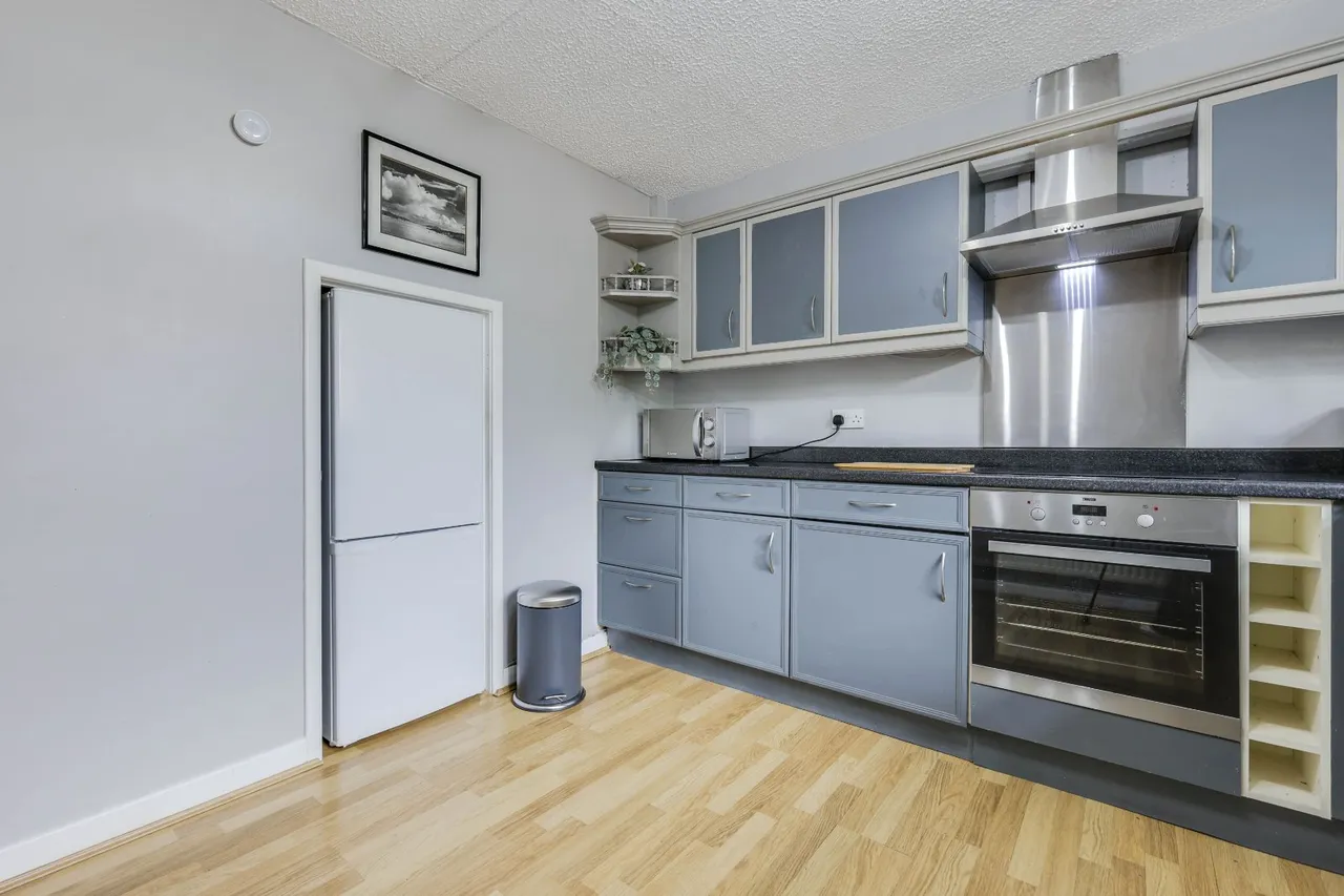 Broadgate Lane, Horsforth, LS18, photo 6