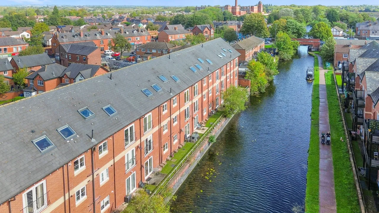 Stott Wharf, Leigh, WN7, photo 4