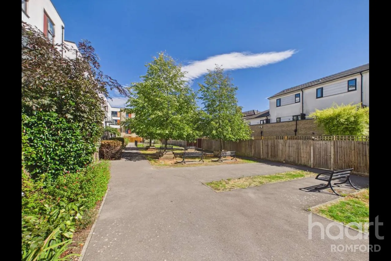 Bournebrook Grove, Romford, RM7, photo 19