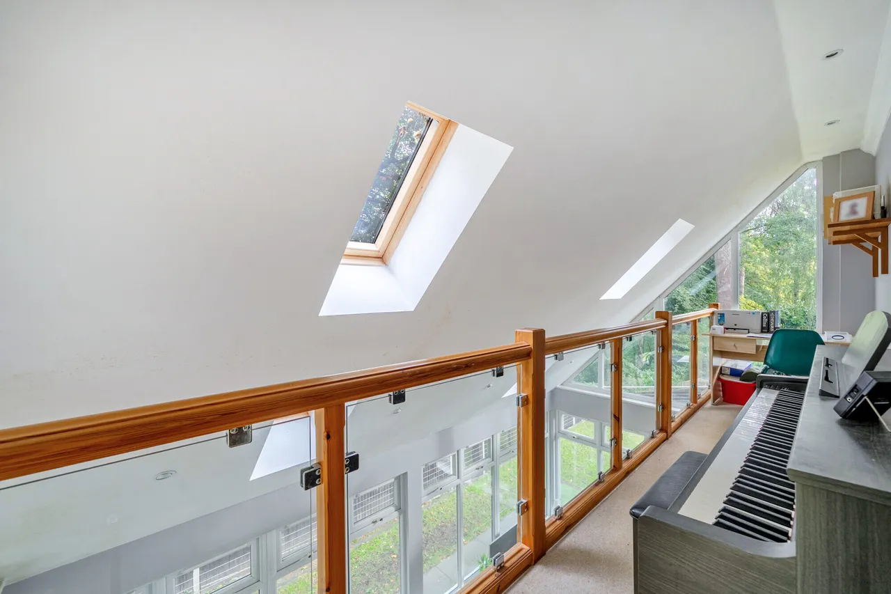 Whitmore Vale Road, Hindhead, GU26, photo 9