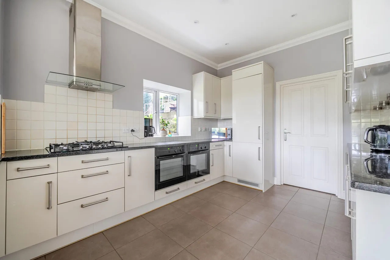 Whitmore Vale Road, Hindhead, GU26, photo 4