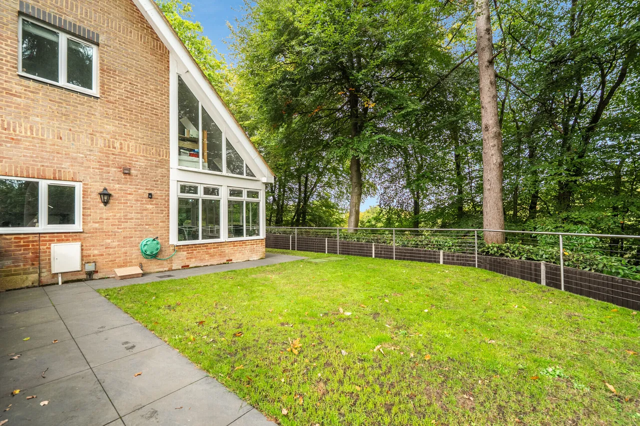 Whitmore Vale Road, Hindhead, GU26, photo 17