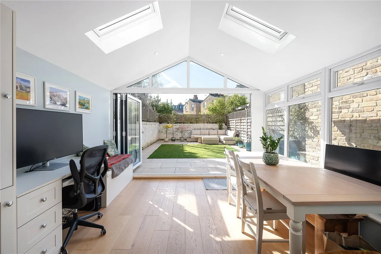 Wandsworth Bridge Road, Fulham, London, SW6, photo 10