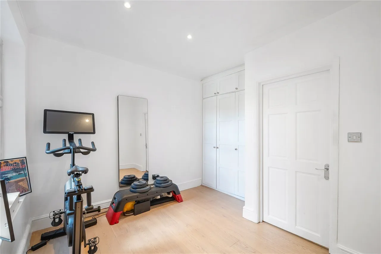 Wandsworth Bridge Road, Fulham, London, SW6, photo 19