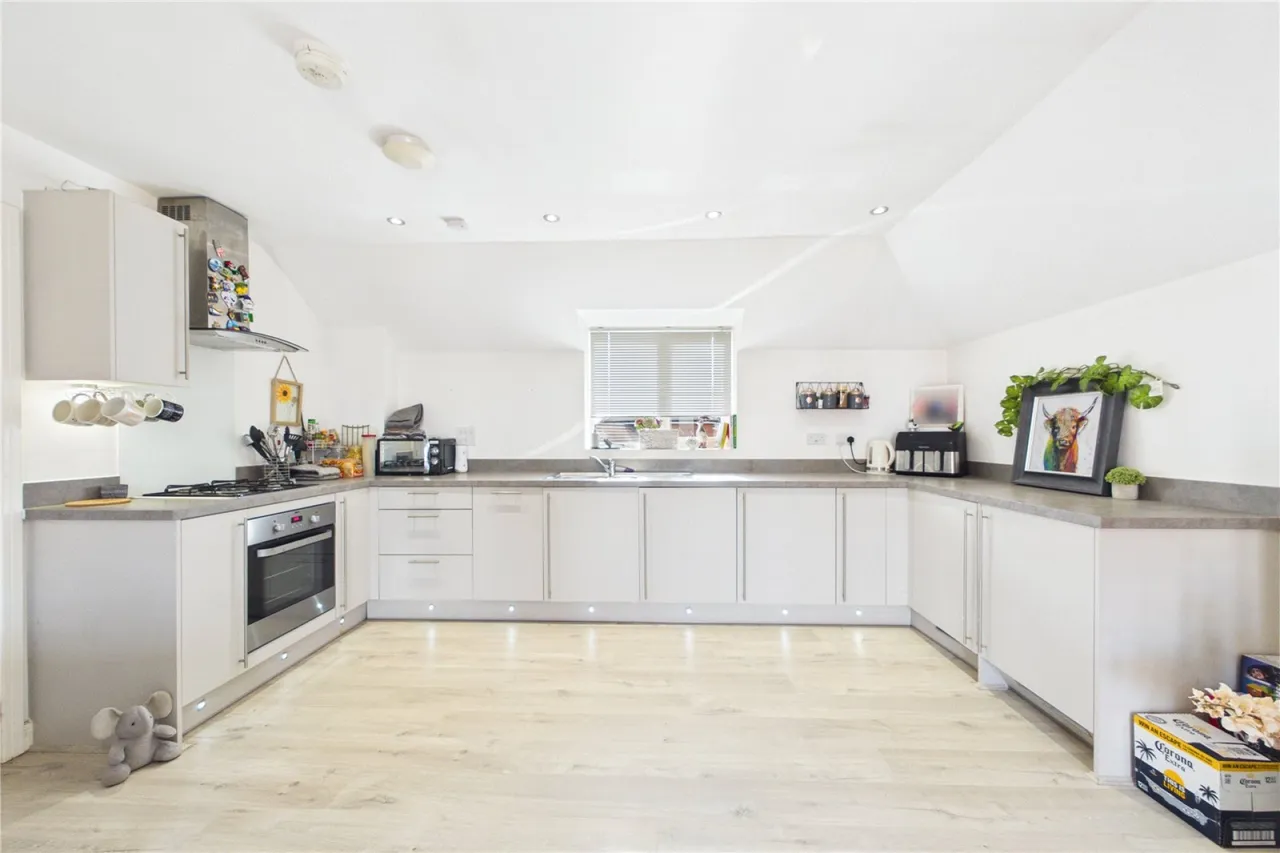 Hayes Drive, Three Mile Cross, RG7, photo 3