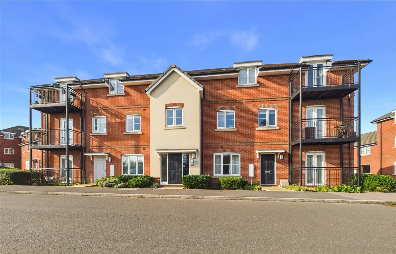 1 bed flat for sale, Hayes Drive, Three Mile Cross, RG7