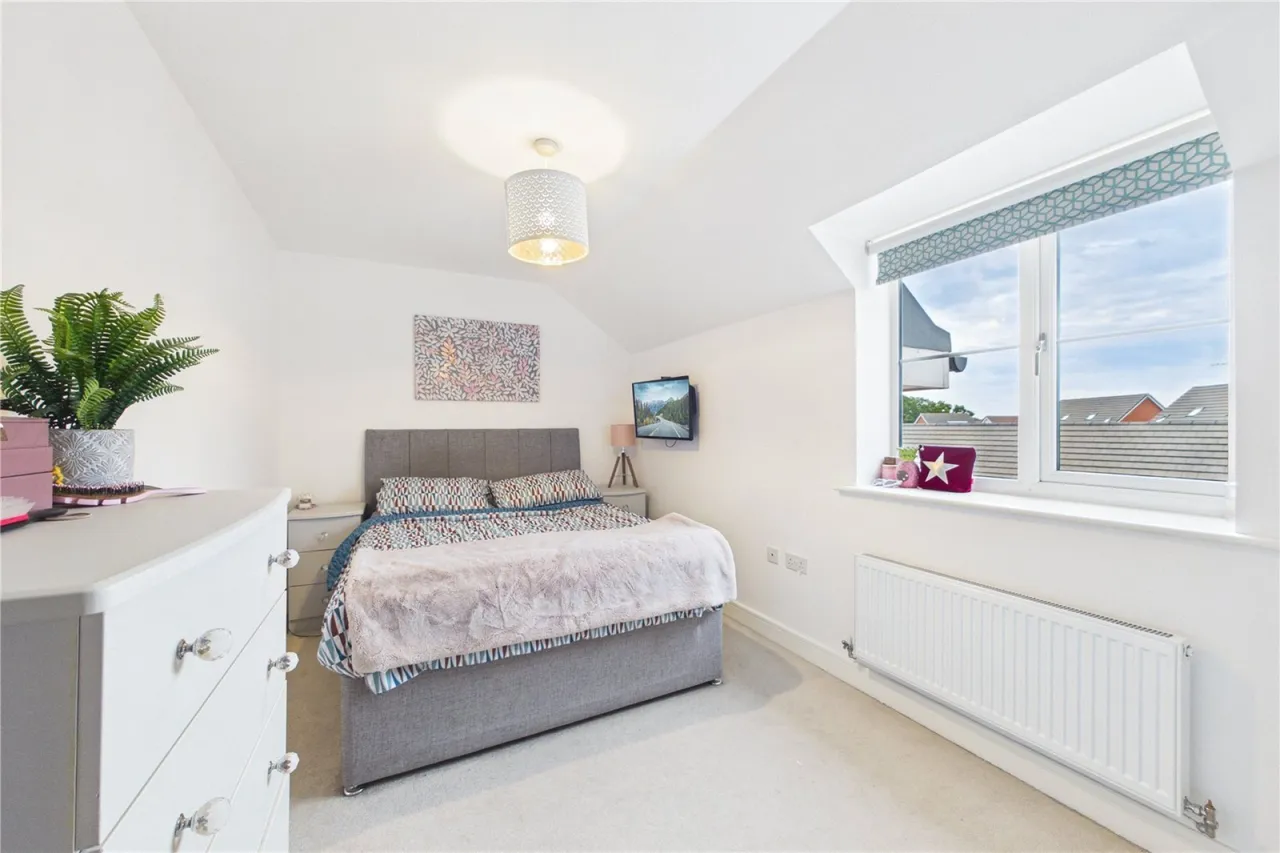 Hayes Drive, Three Mile Cross, RG7, photo 6