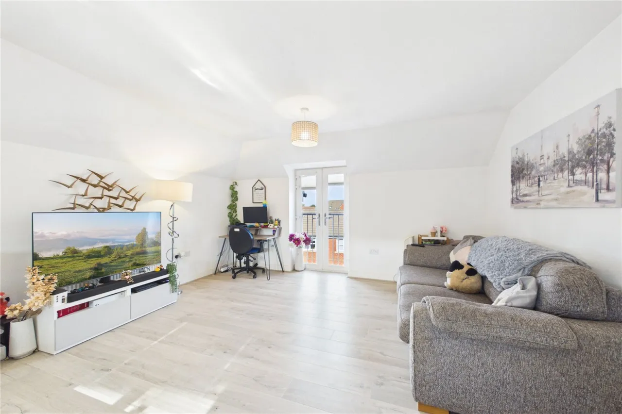 Hayes Drive, Three Mile Cross, RG7, photo 2