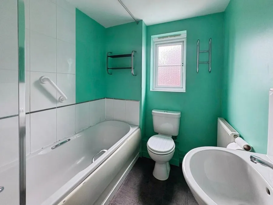 Abbey Walk, East Cowes, PO32, photo 7