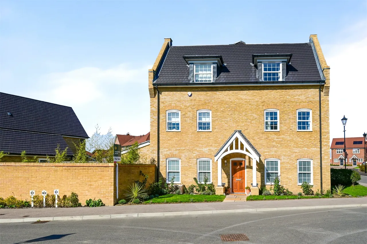 4 bed house for sale — Featherfall Road, Crookham Village, Fleet, Hampshire, GU51 5EL