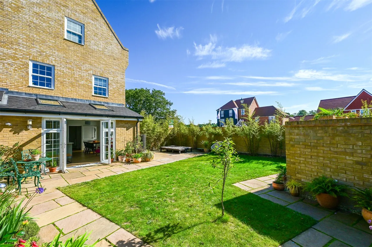 Featherfall Road, Crookham Village, Fleet, Hampshire, GU51 5EL, photo 4