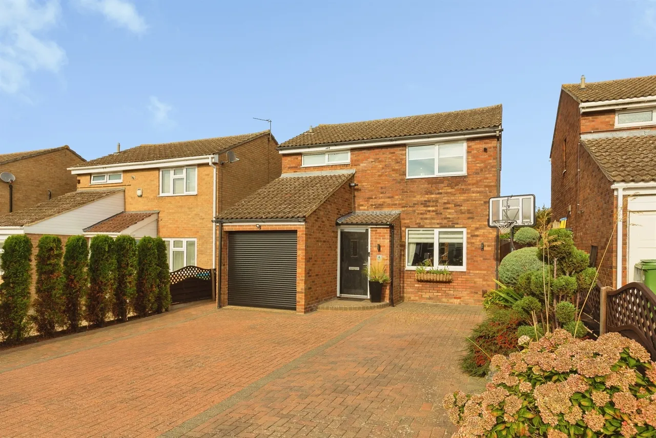 3 bed house for sale, Thackeray End, Aylesbury, HP19