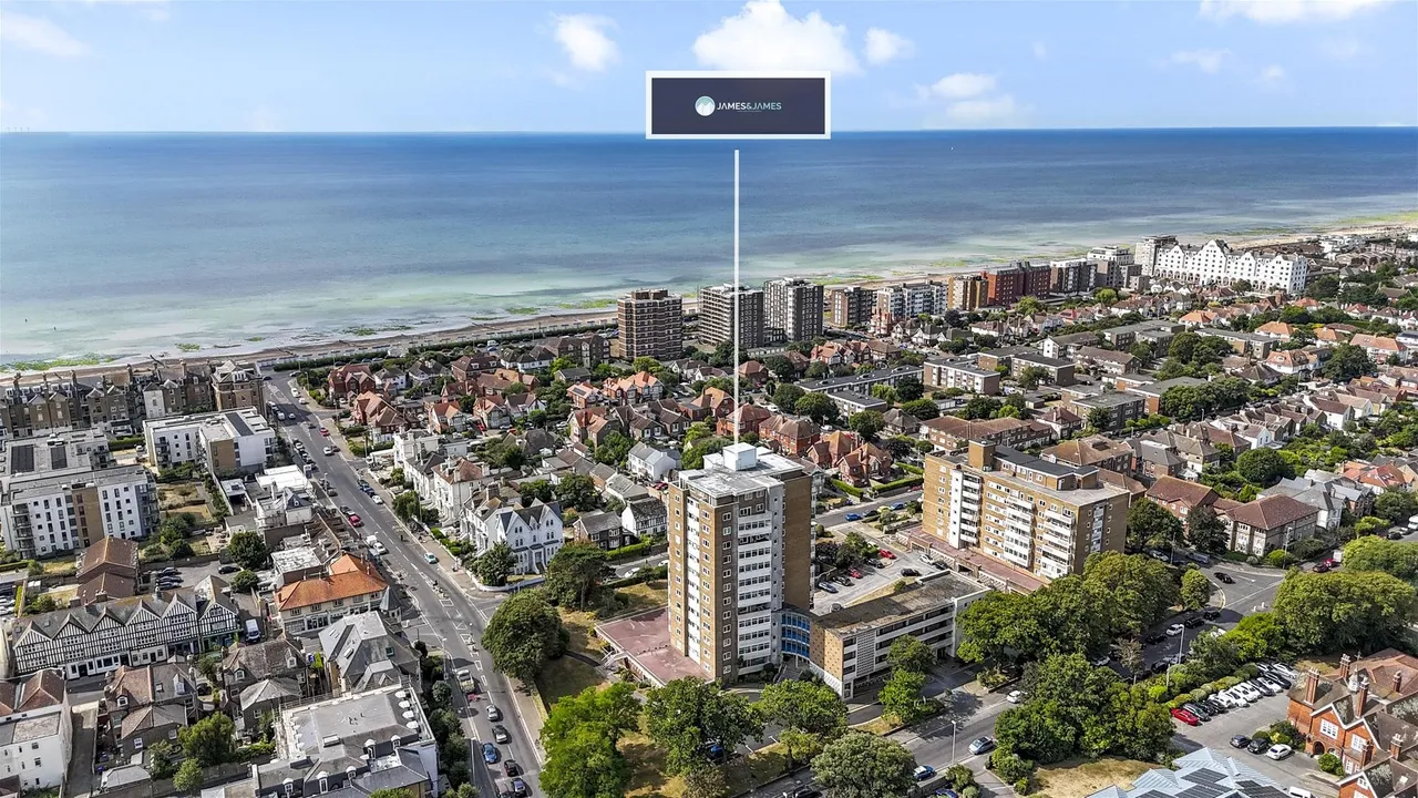 2 bed flat for sale — Boundary Road, Worthing