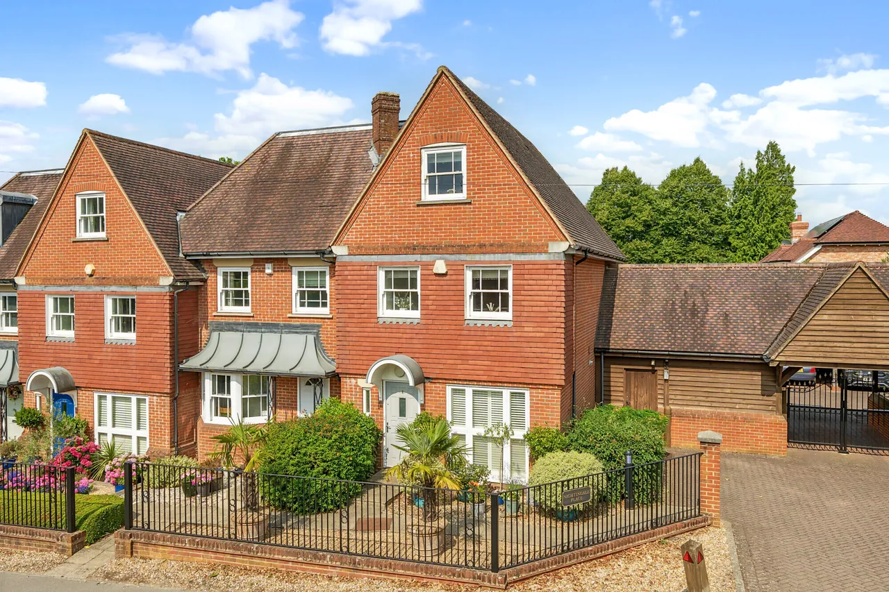4 bed house for sale — Grayswood Road, Haslemere, GU27