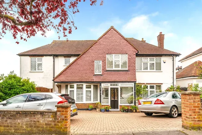 4 bed house for sale — Worcester Crescent, Woodford Green, IG8