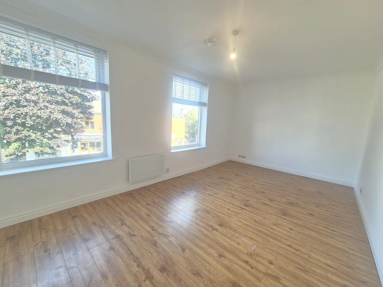 2 bed flat to rent, High Street, Stalybridge, SK15