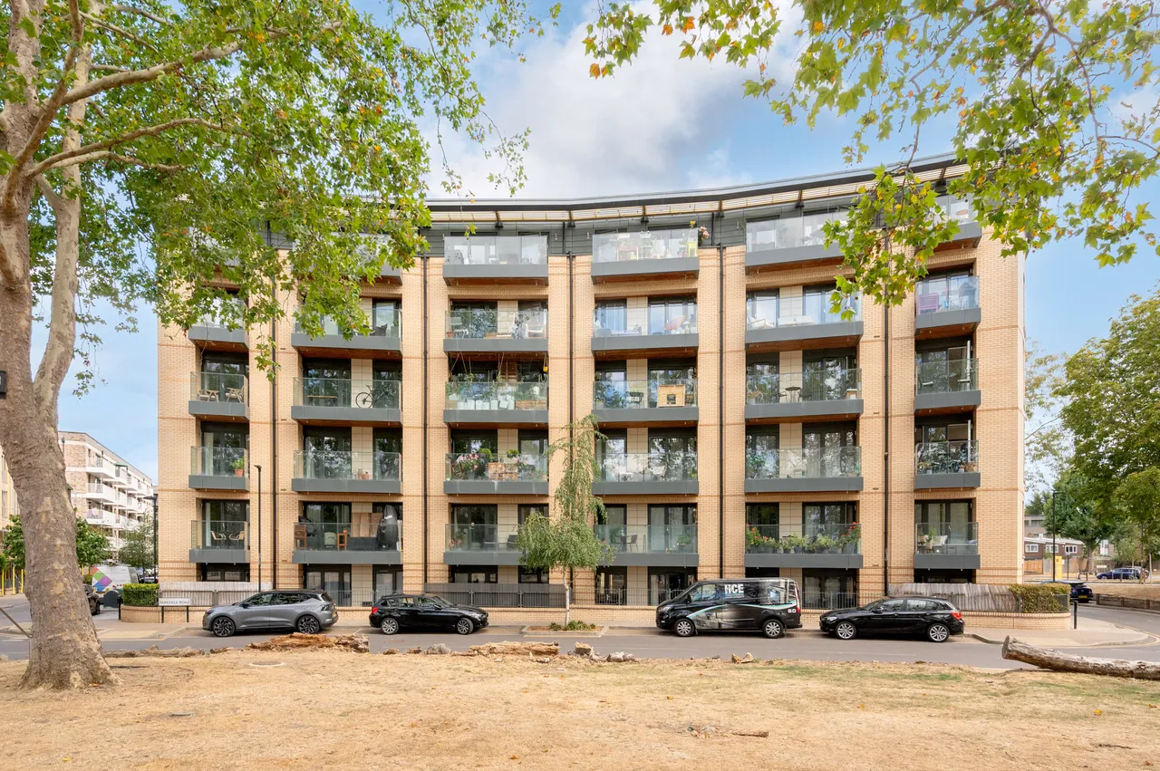 2 bed flat for sale — Flat 14, 2 Fairbourne Road, LONDON