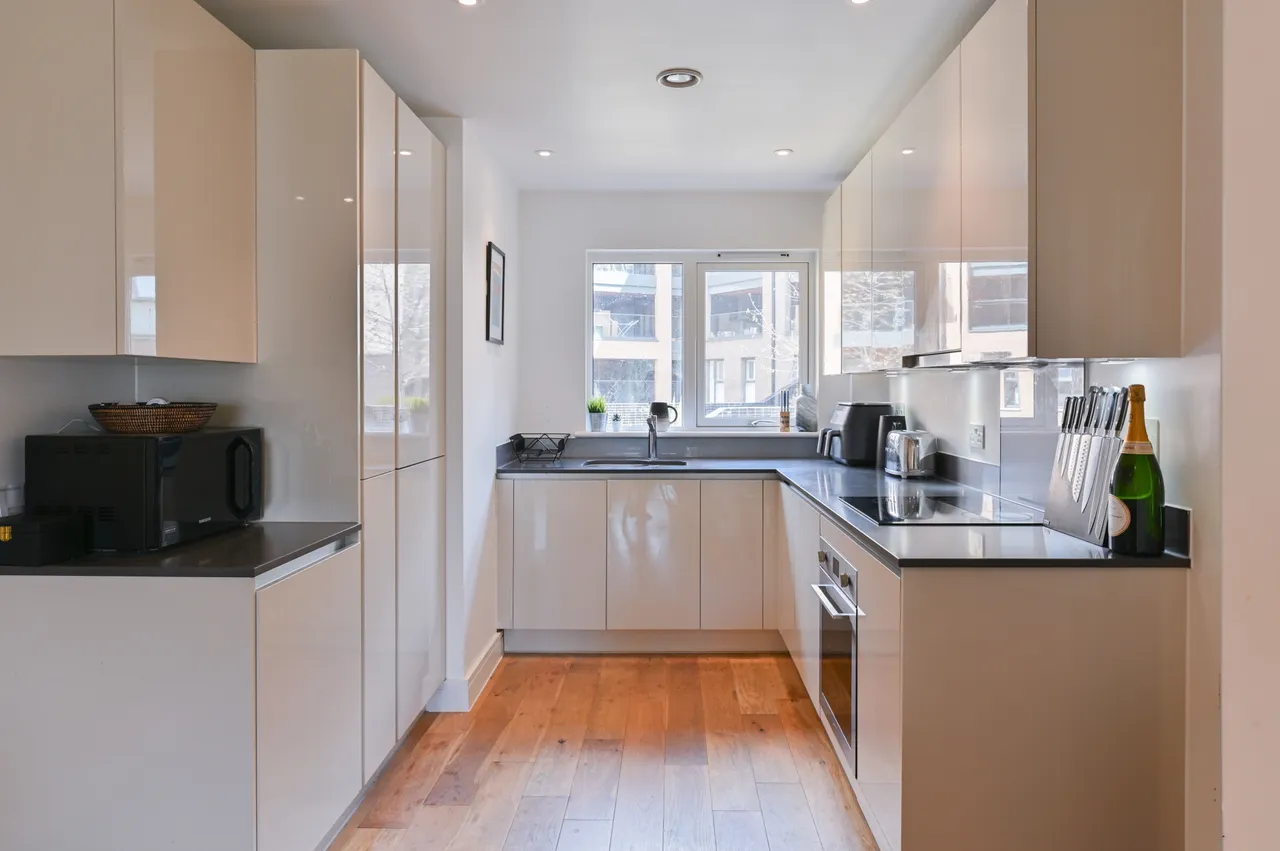 Flat 14, 2 Fairbourne Road, LONDON, photo 6