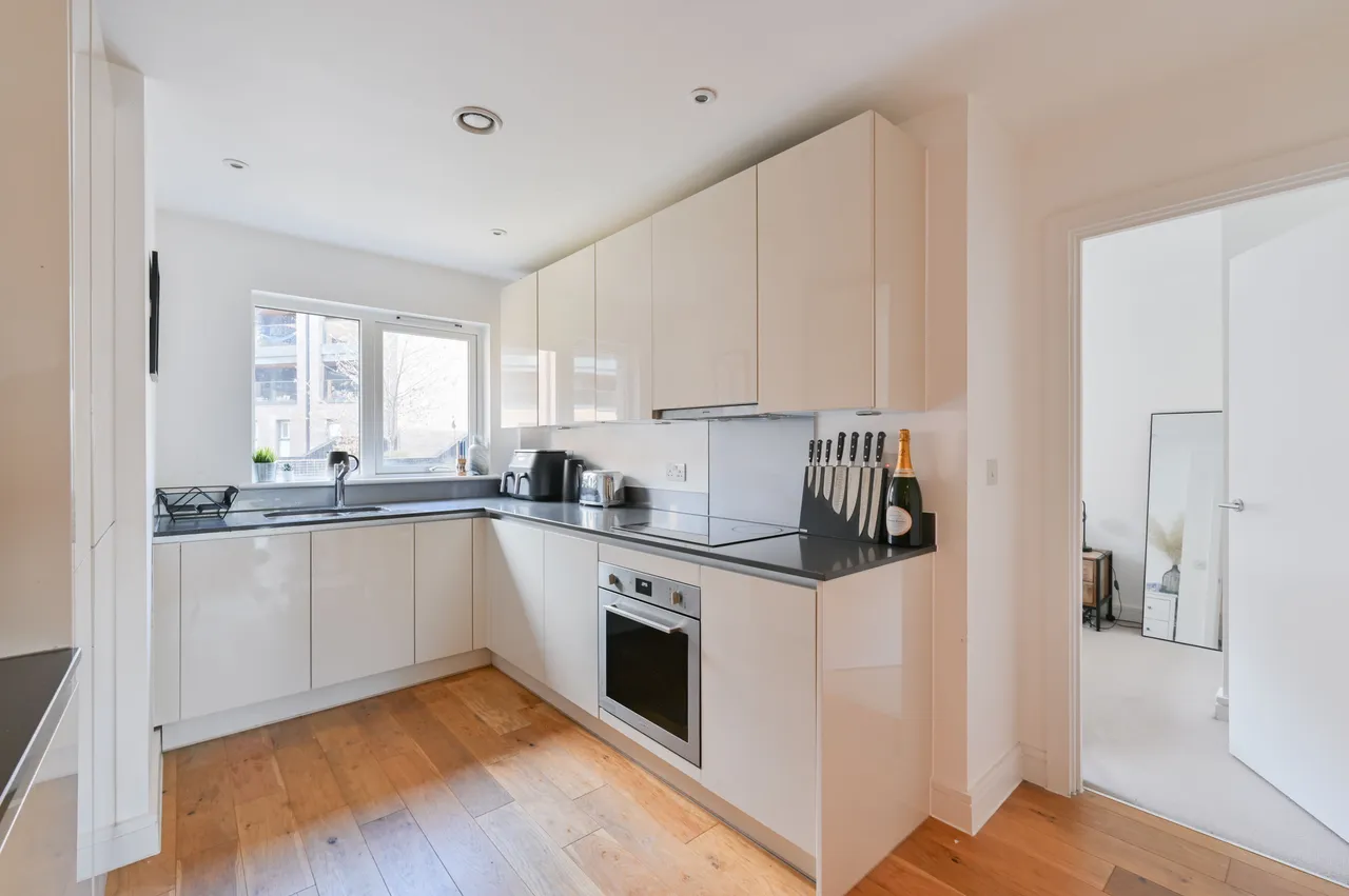 Flat 14, 2 Fairbourne Road, LONDON, photo 8