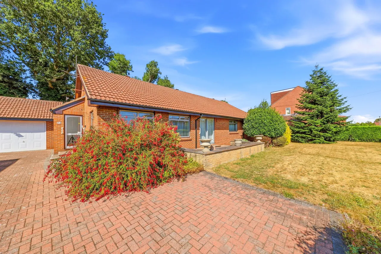 3 bed house for sale — Savile Road, Methley, LS26