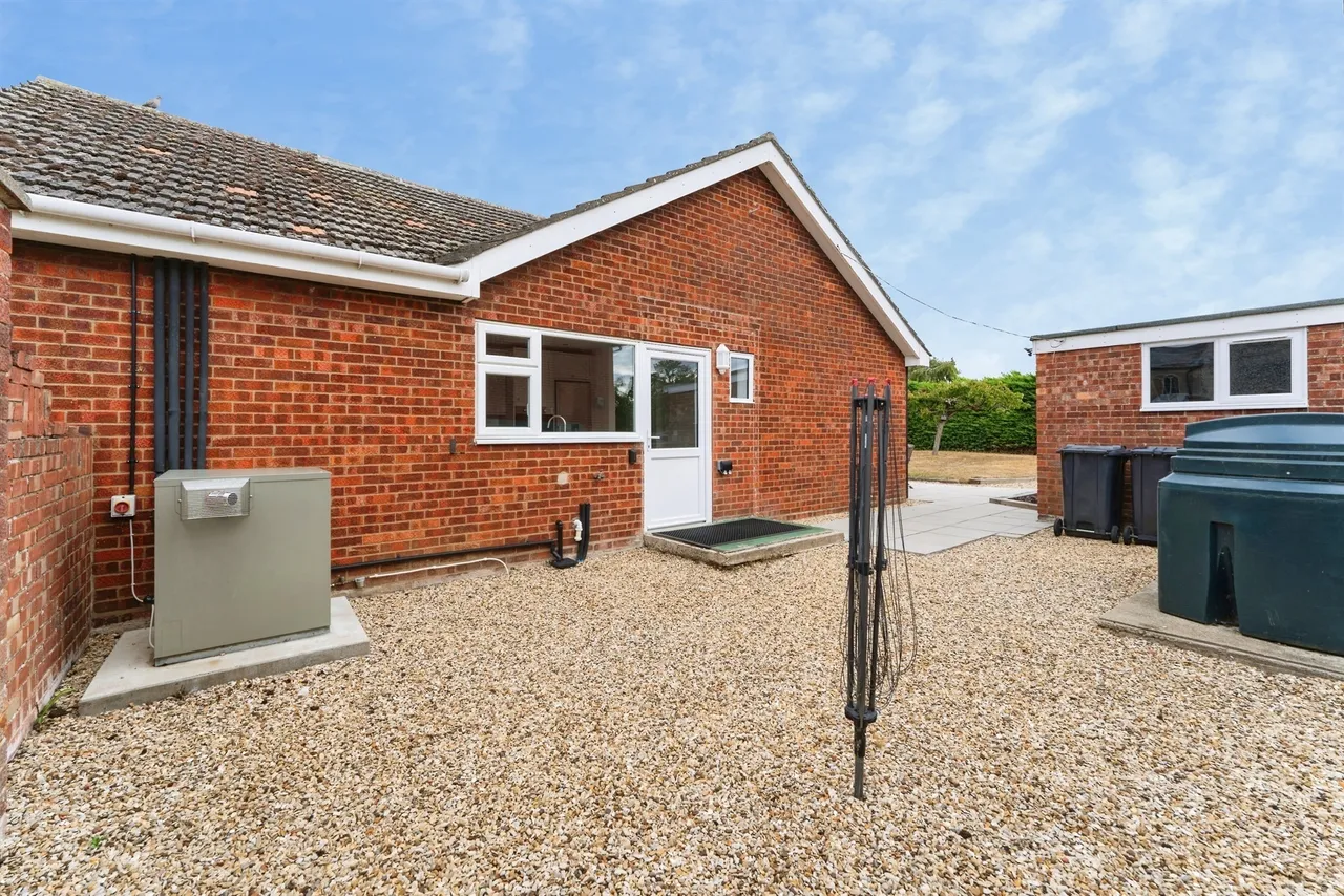 Newcombe Drive, Feltwell, Thetford, photo 3