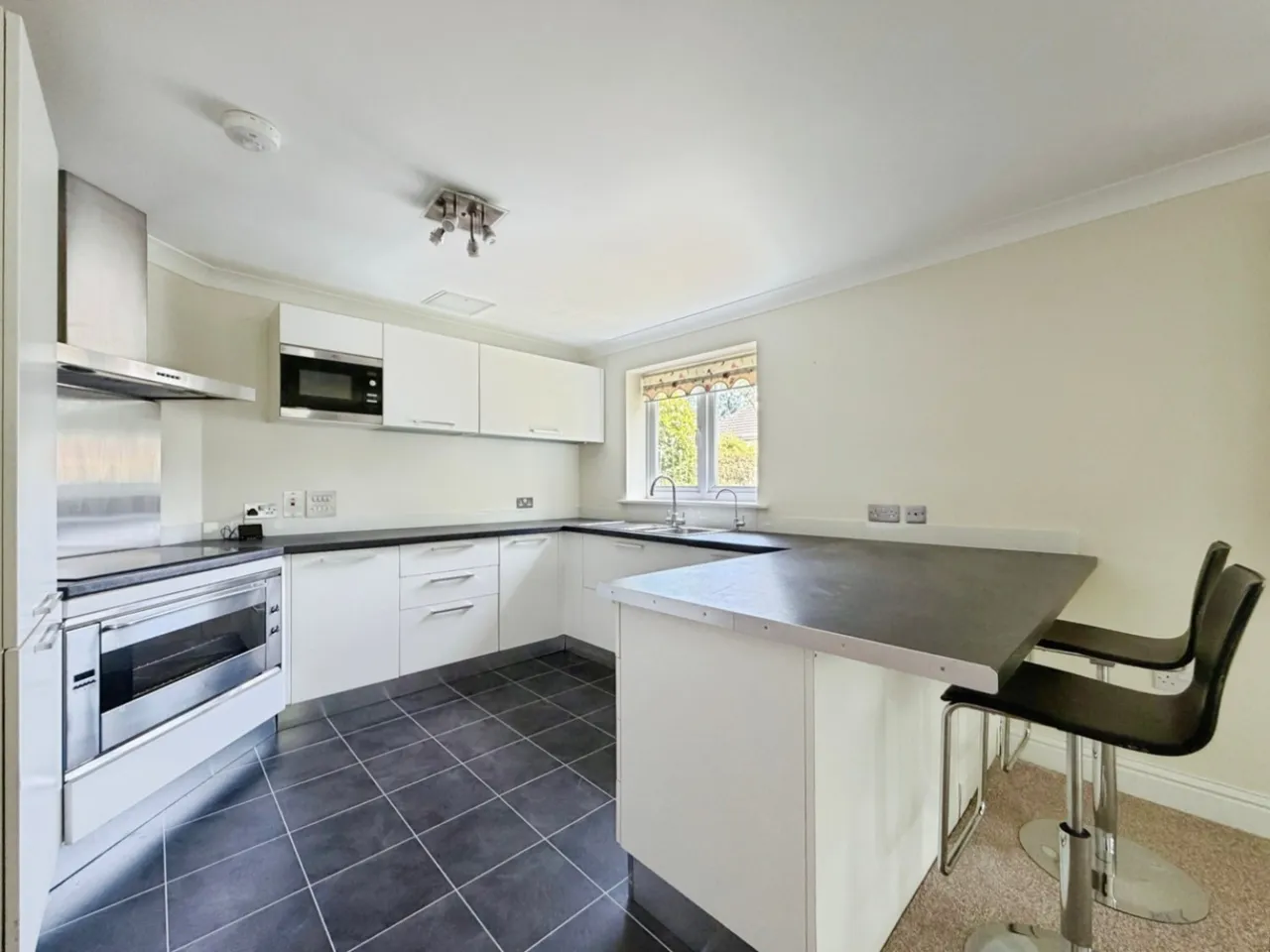 Little Redbrooks, London Road, Hythe, photo 2