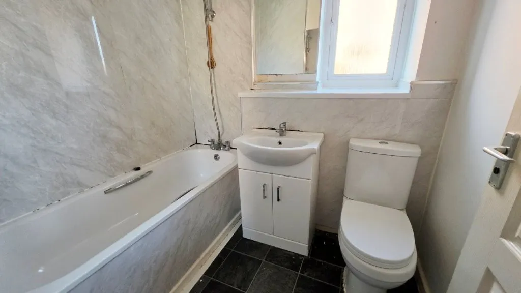 Innis Avenue, Newton Heath, M40, photo 3