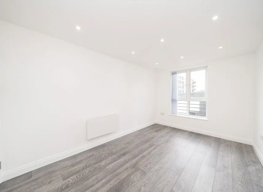 High Street, Brentford, TW8, photo 6