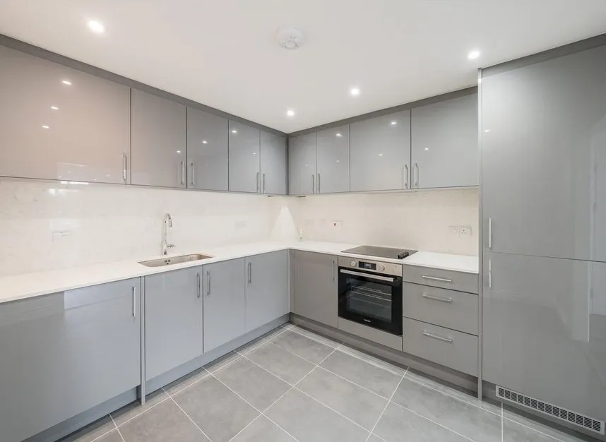 High Street, Brentford, TW8, photo 2
