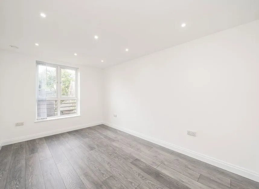 High Street, Brentford, TW8, photo 5