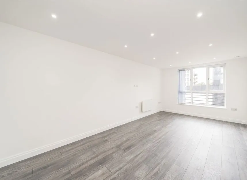 High Street, Brentford, TW8, photo 3