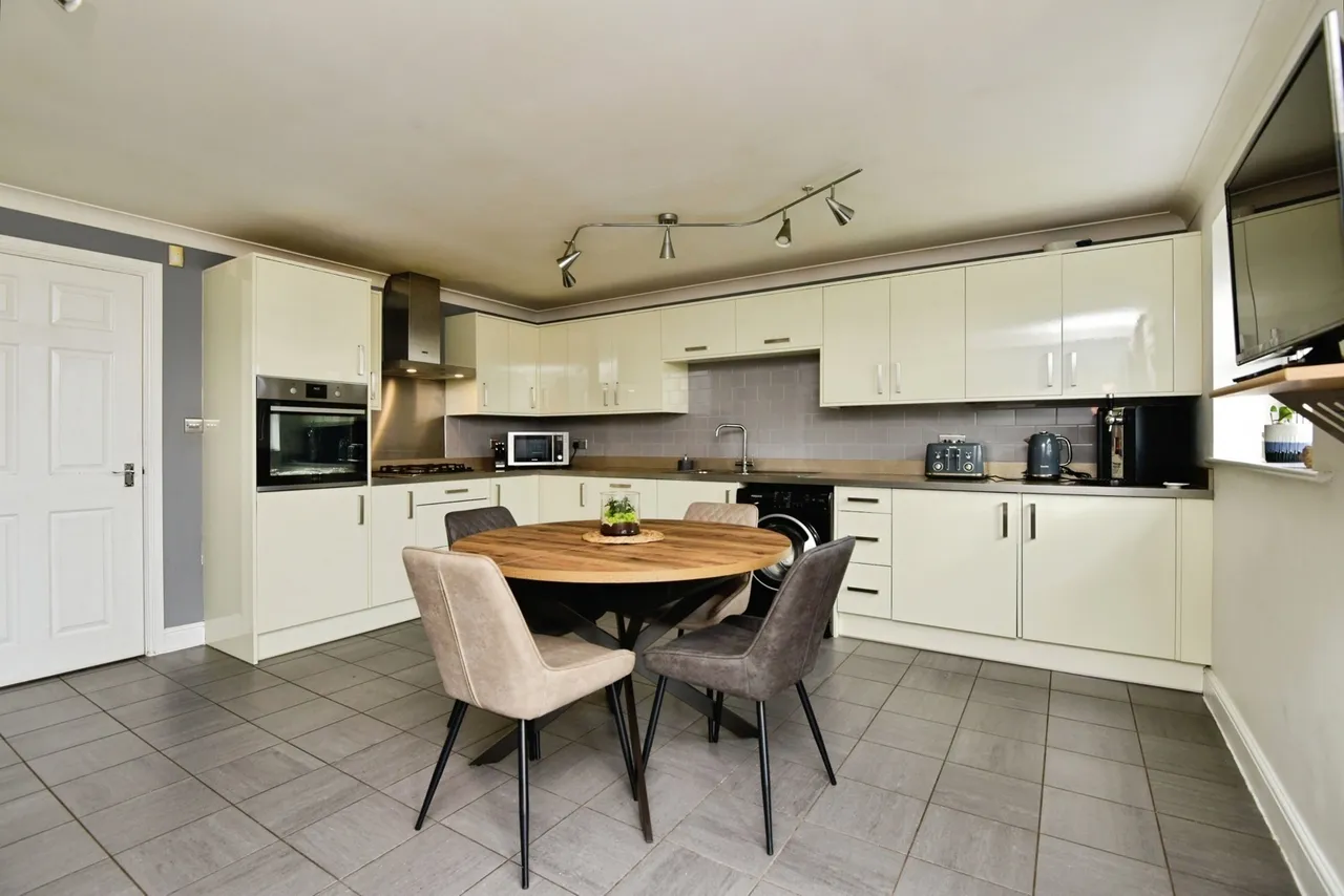 Moorhen Way, Packmoor, Stoke-on-Trent, Staffordshire, ST7, photo 6