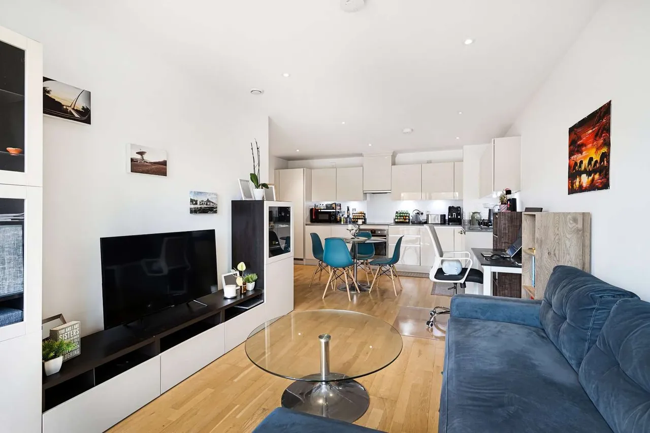 Streatham High Road, London, SW16, photo 6