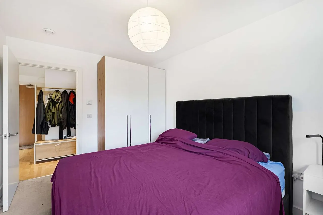 Streatham High Road, London, SW16, photo 4